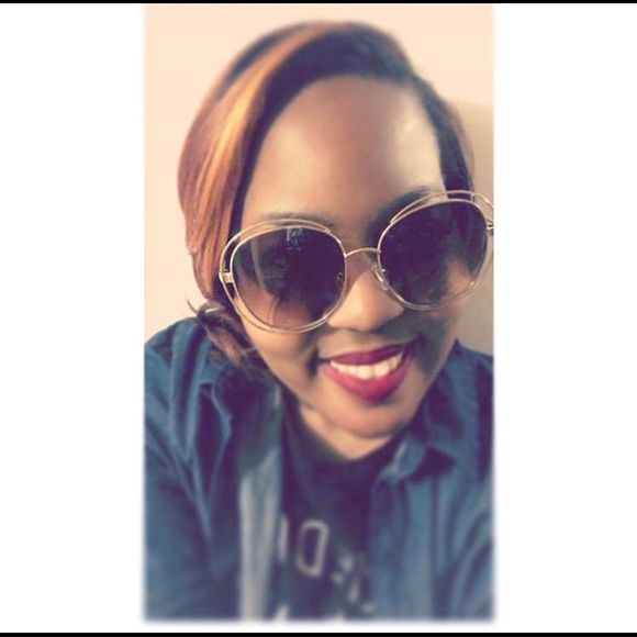 Gold Frame Sunglasses - Picture 5 of 5